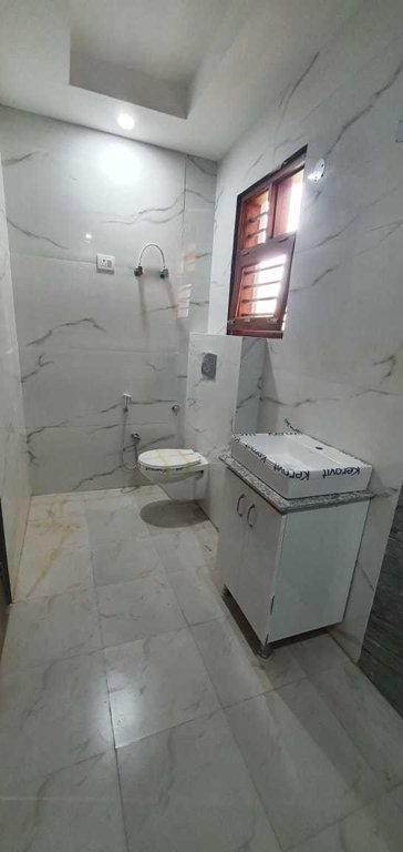  diamond floor Bathroom