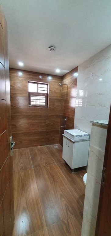 diamond floor Bathroom