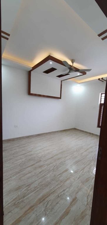  diamond floor Dining Area