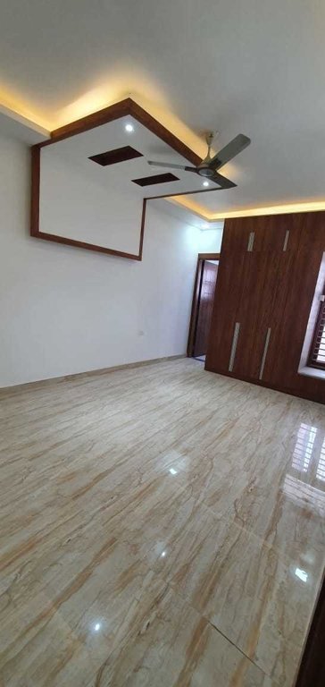  diamond floor Living Area