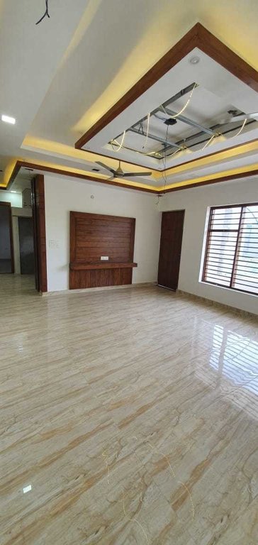  diamond floor Living Area