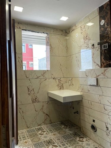  grandeur-floor Bathroom