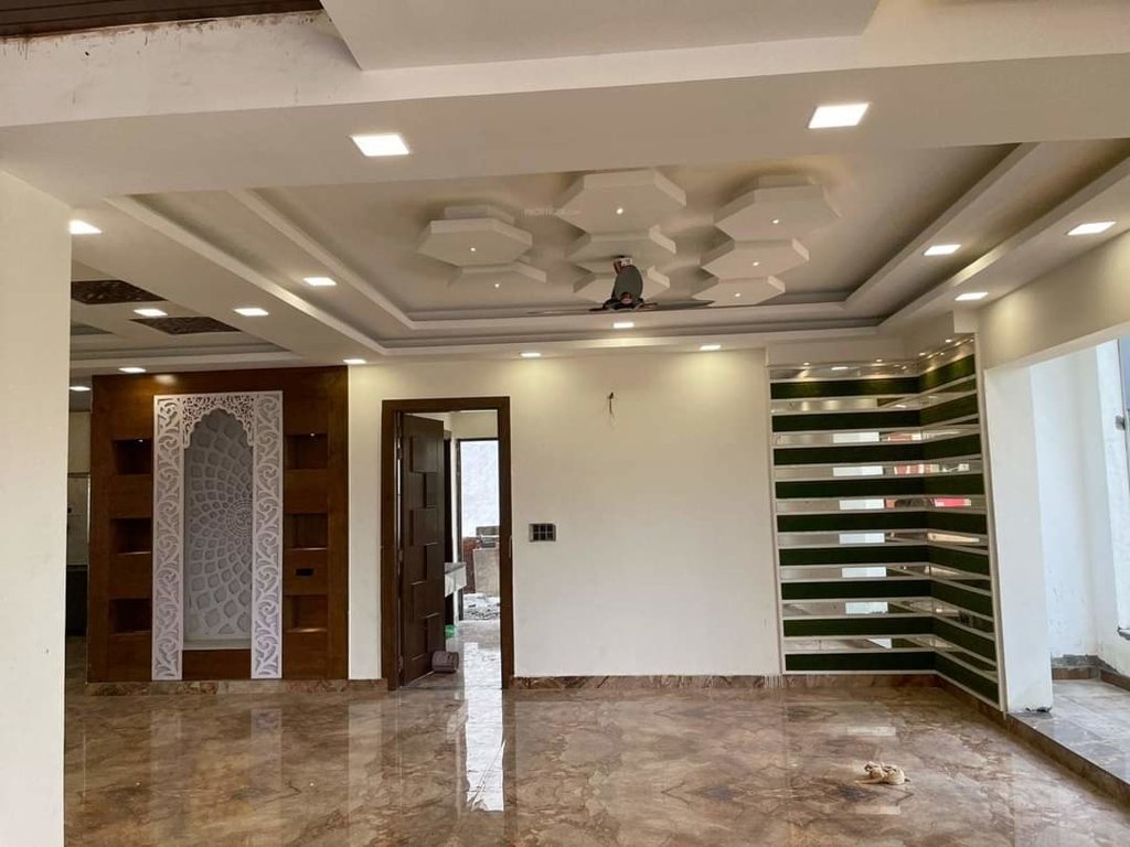 grandeur floor Lobby