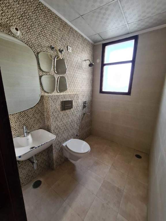  arcadia park east Bathroom