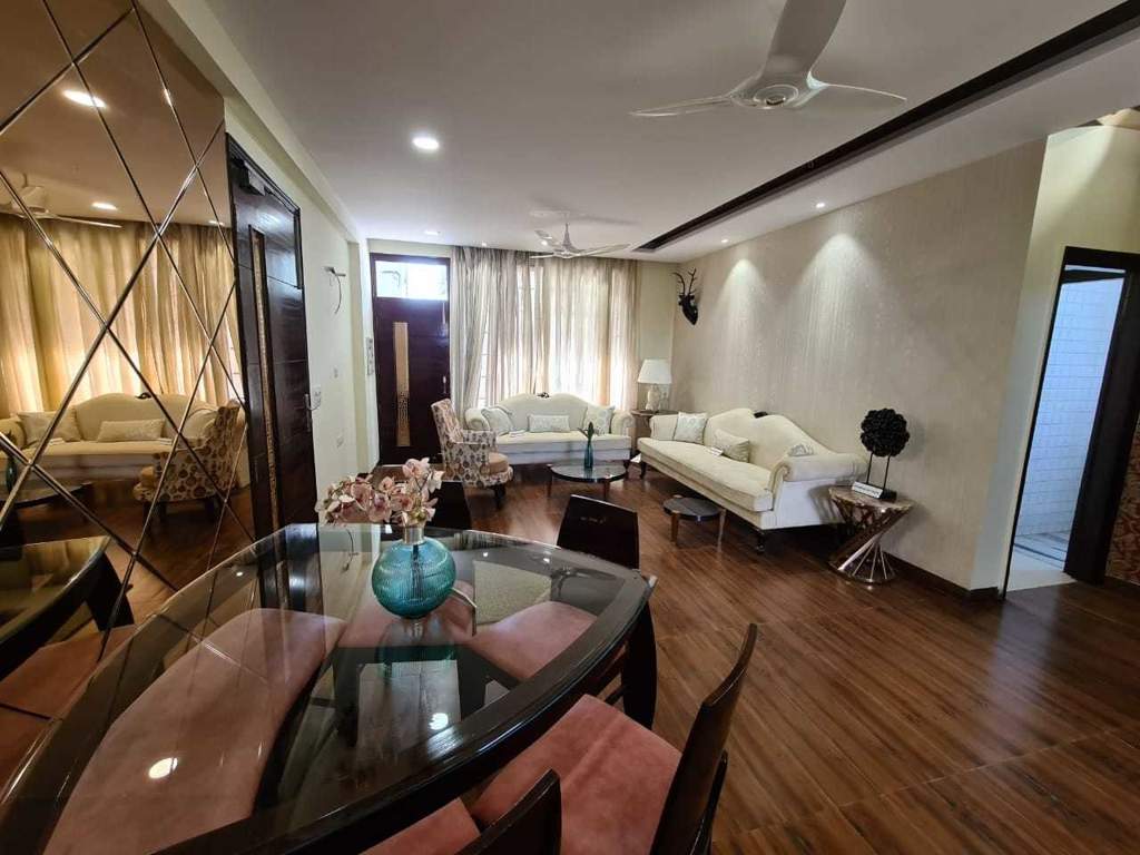  arcadia park east Living Area