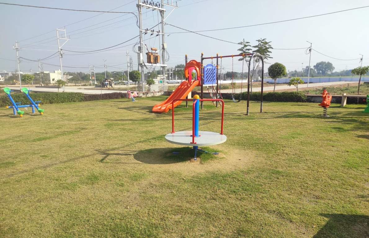 param ashish east estate Children's play area
