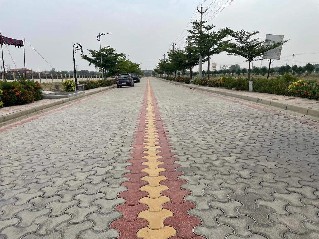  signature park Plot