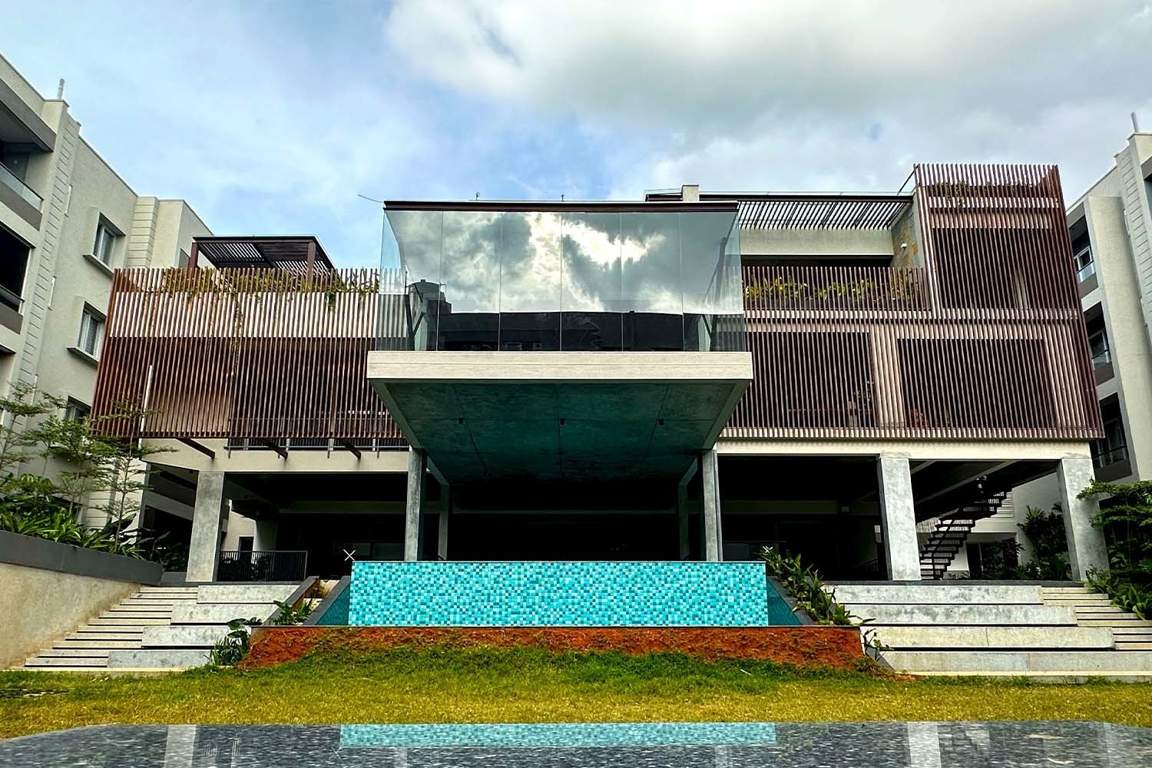  the courtyard Club House