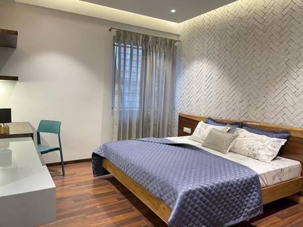  the-courtyard Bedroom