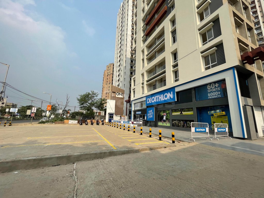  4 sight vivante Car Parking