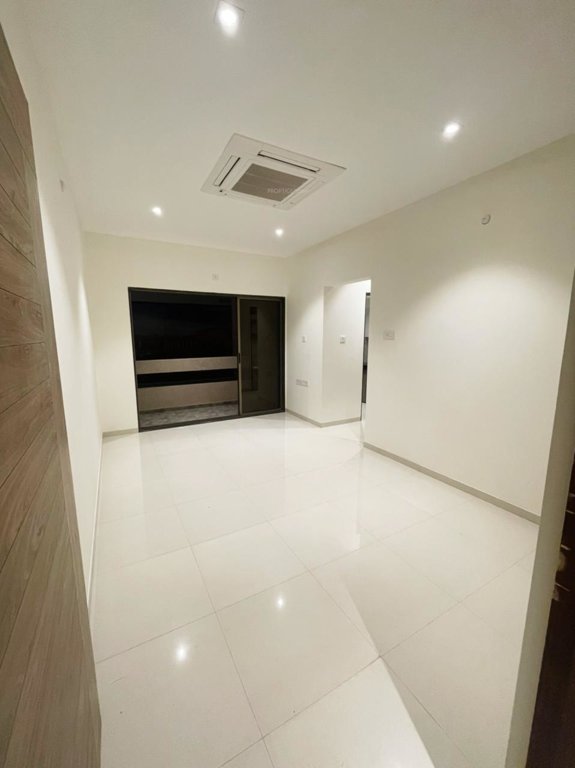  amavi 303 phase 3 Living Area