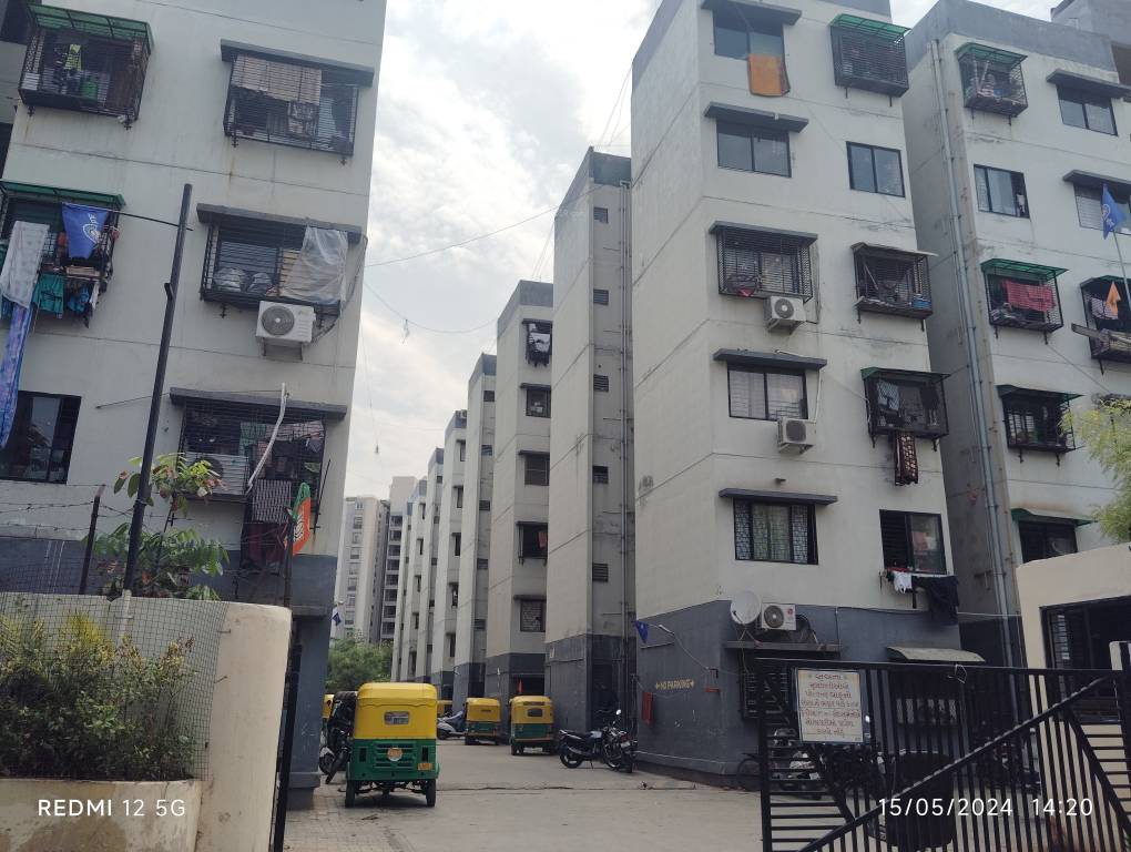  appartment Gated Community