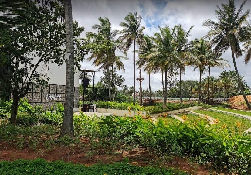 royale woods Landscaped Gardens