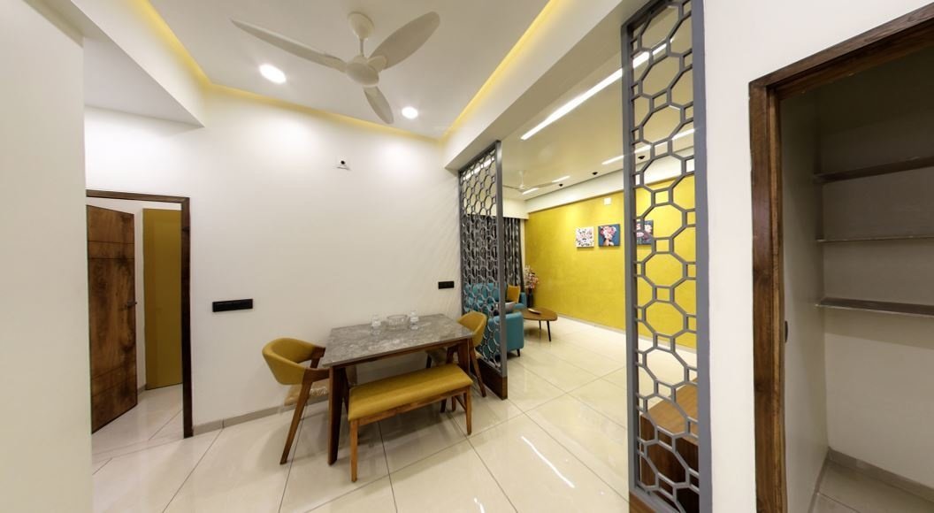 heights and the east gate Dining Area