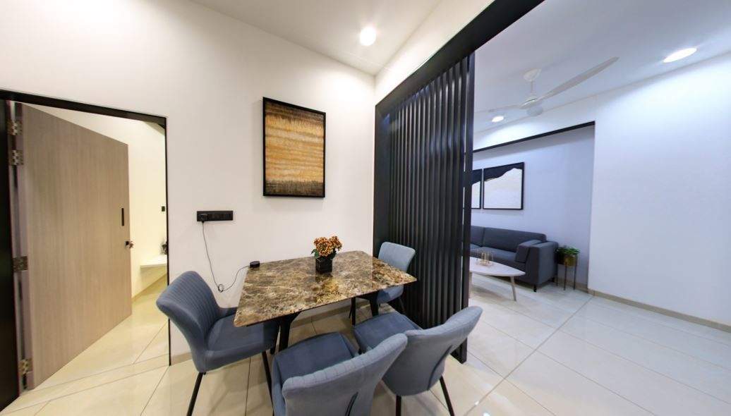 heights and the east gate Dining Area