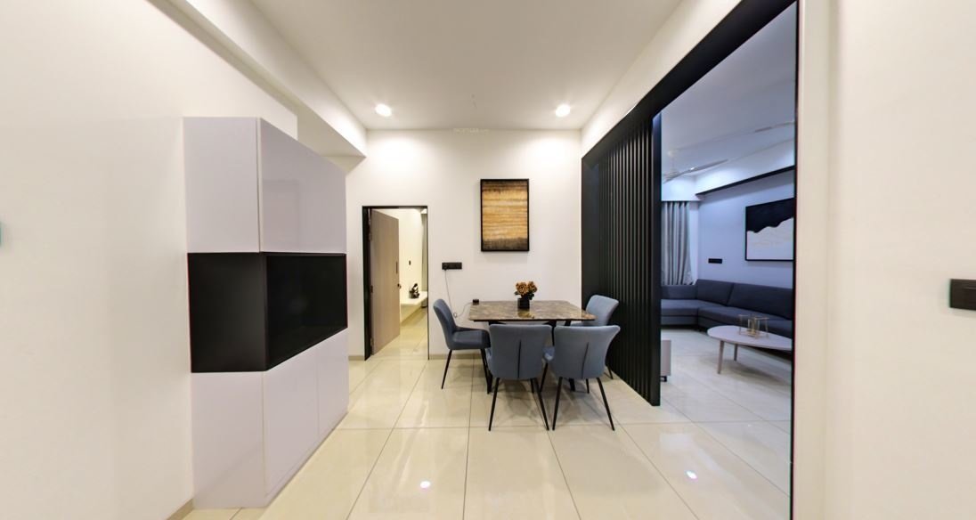 heights and the east gate Dining Area