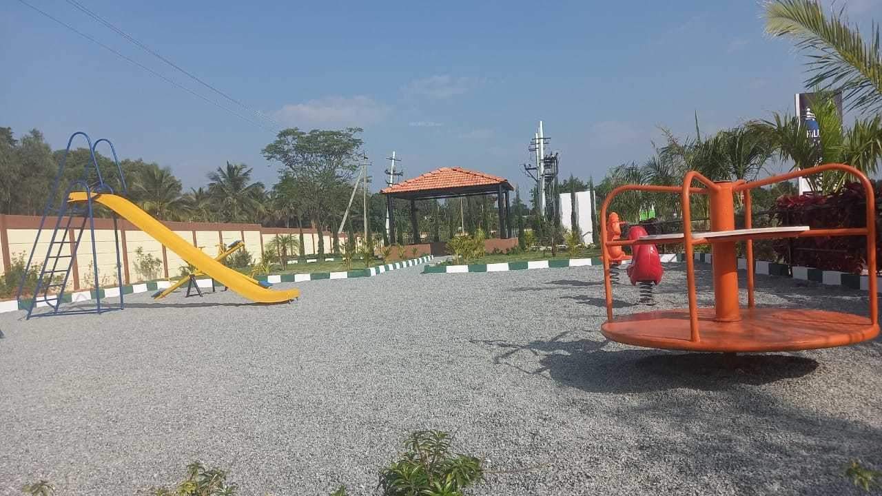  mds green avenue Children's play area