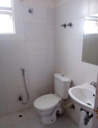 Bathroom belvedere-court-3 Bathroom