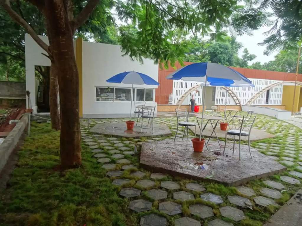  bridge county villas Landscaped Gardens