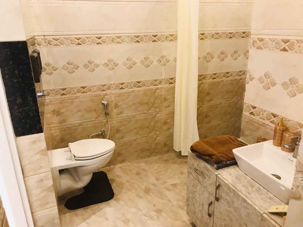  orchid greens Bathroom