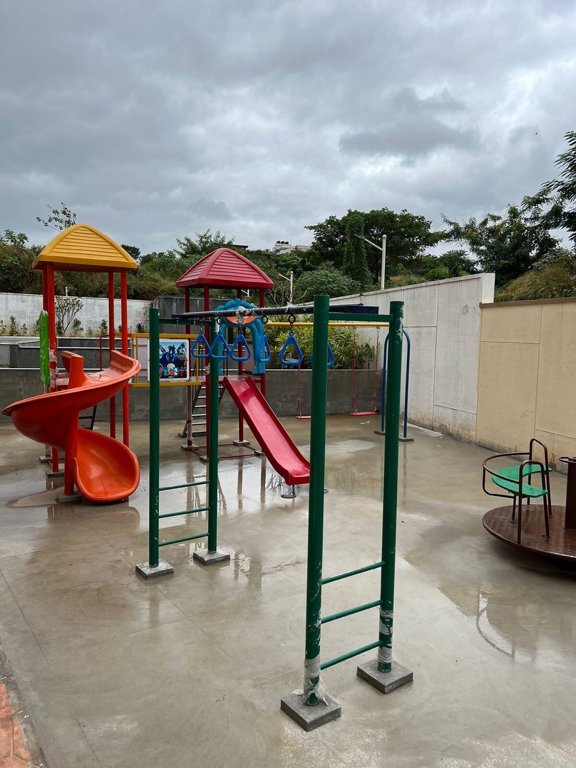  emeralds Children's play area