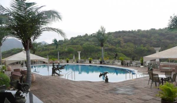  estate Swimming Pool