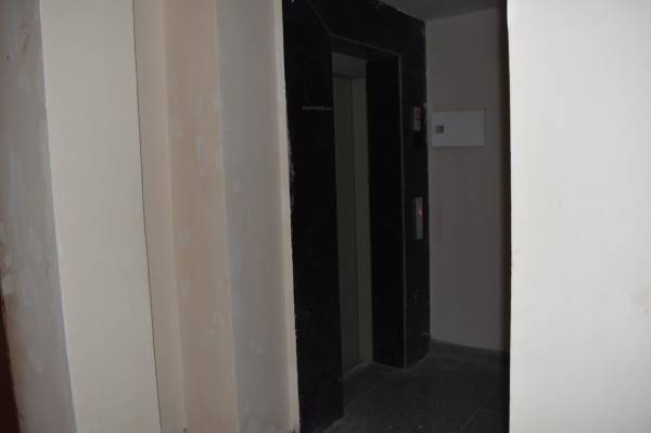  floors Lift Available