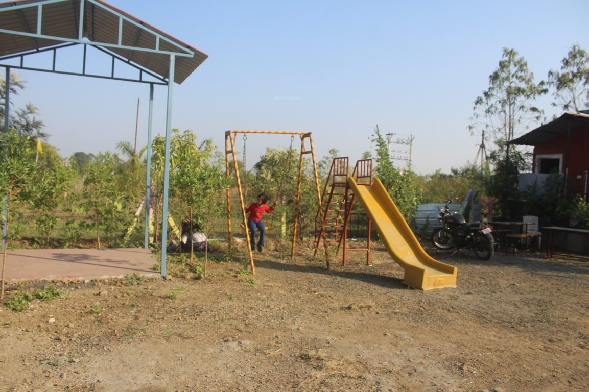  strawberry farm Plot