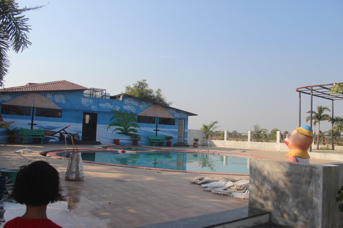  strawberry farm Plot