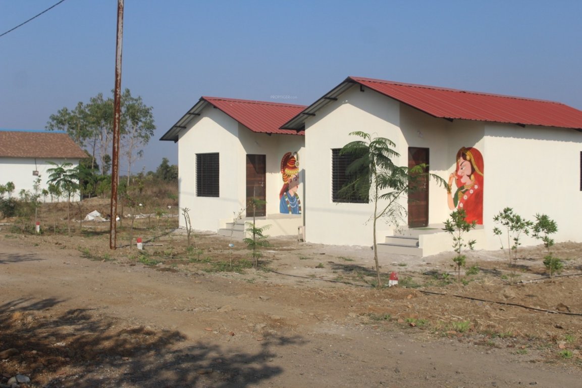 strawberry farm Plot