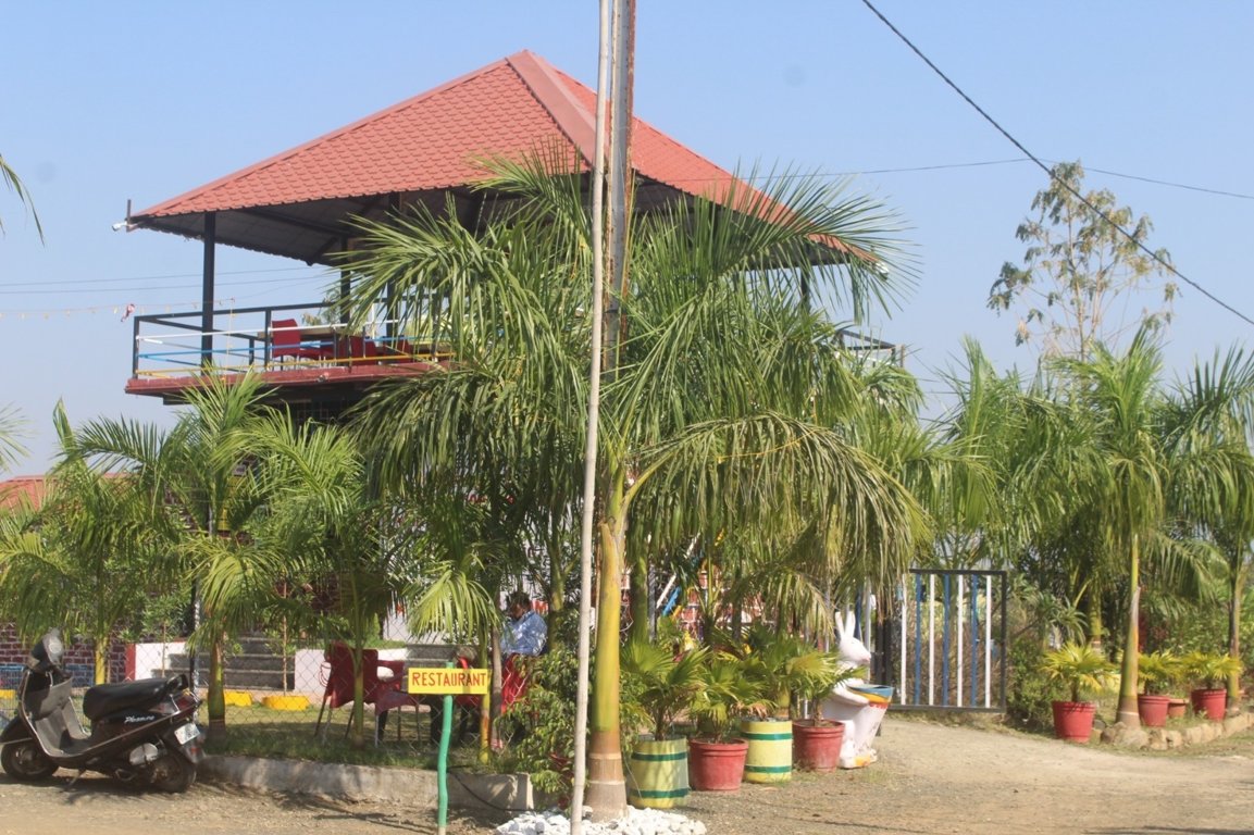  strawberry farm Plot