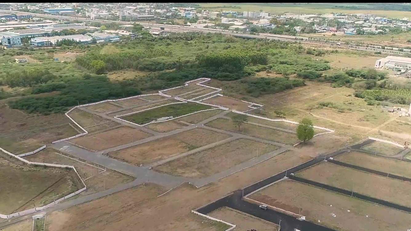  metro grand city Plot