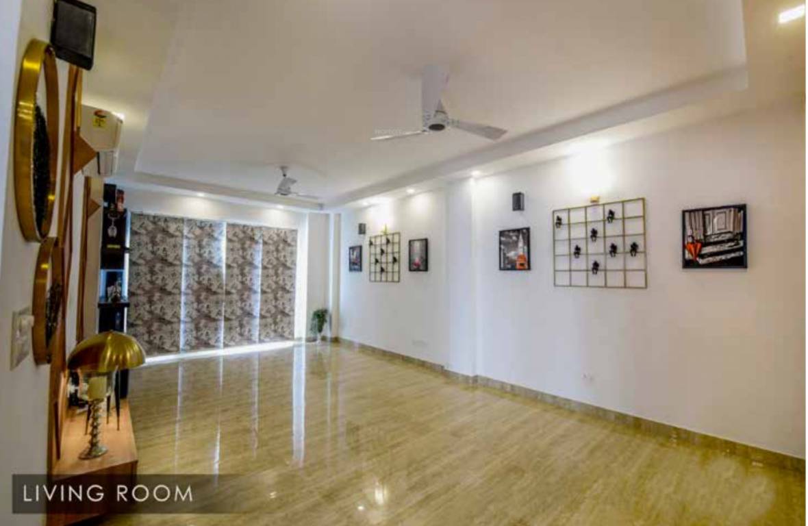  palm floors 2 Living Area