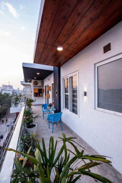  palm floors 1 Balcony