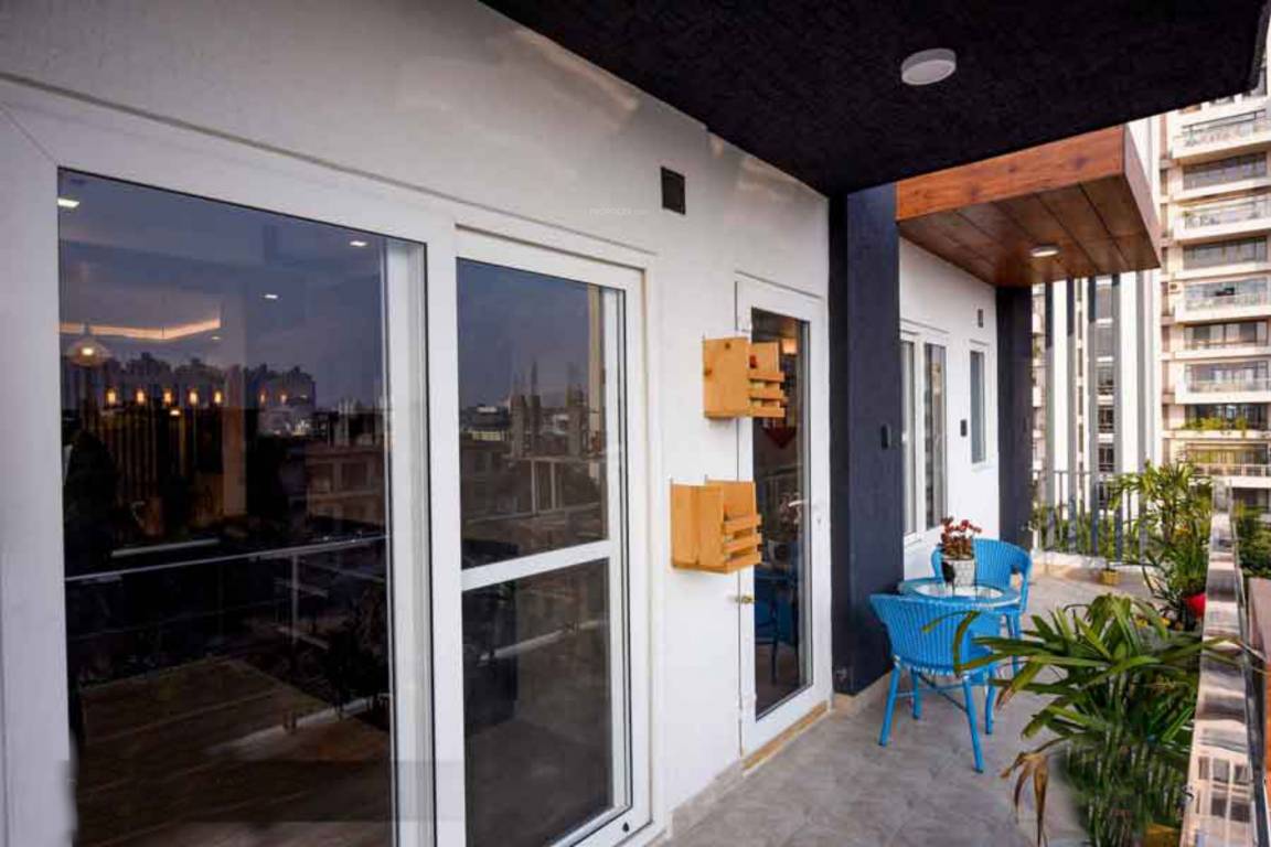  palm floors 1 Balcony