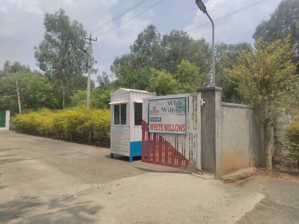  white-willows Entrance Gate Security Cabin