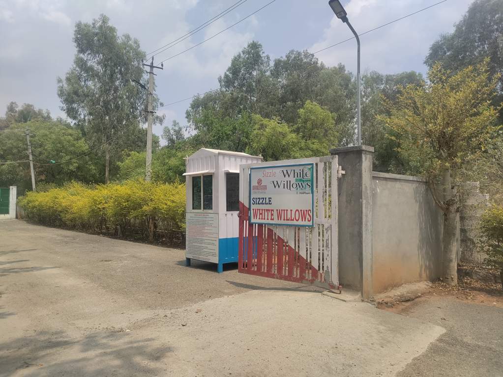  white willows Entrance Gate Security Cabin