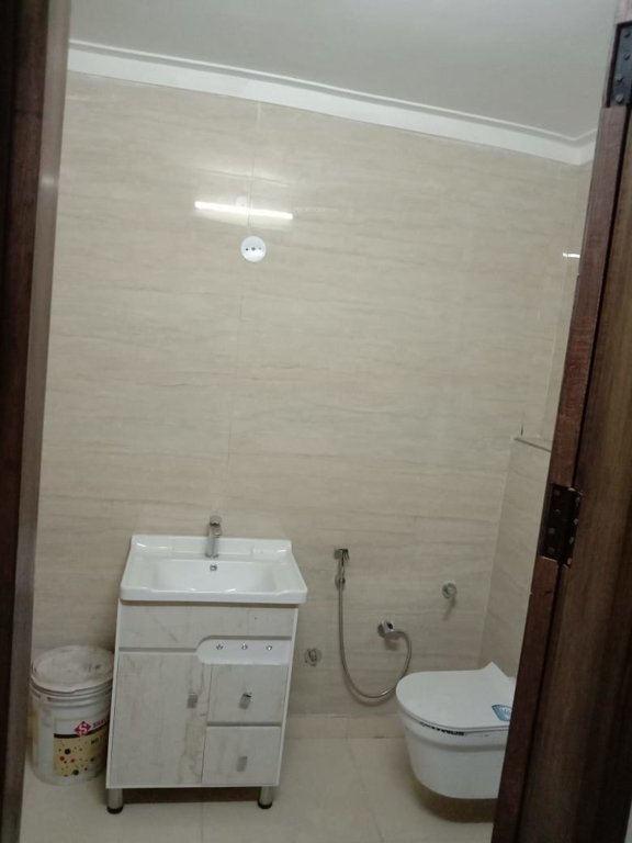  greenfield luxurious floor Bathroom