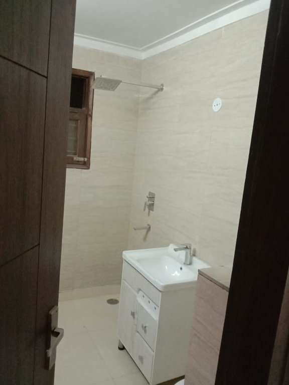  greenfield luxurious floor Bathroom