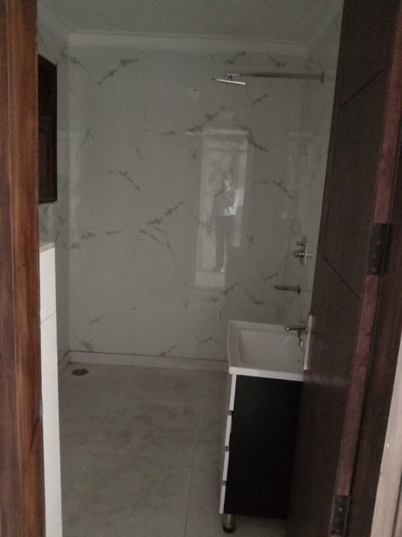  greenfield luxurious floor Bathroom