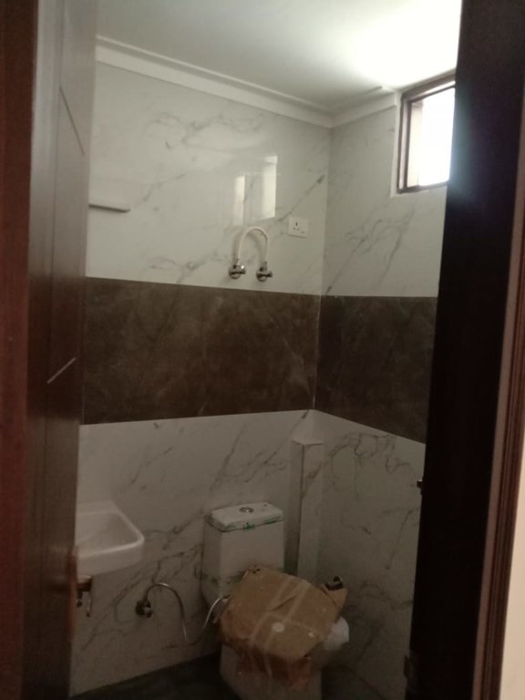  greenfield luxurious floor Bathroom