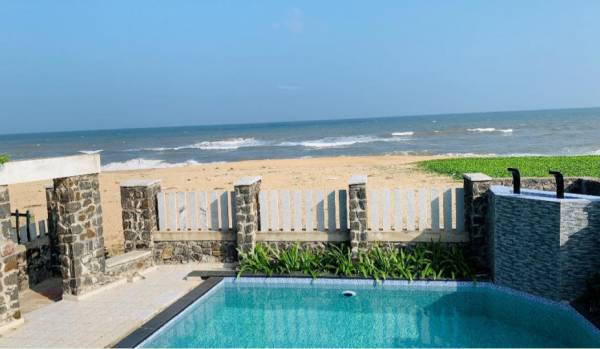  barefoot-bay Swimming Pool