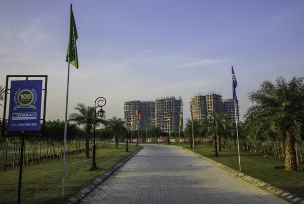  aananda Paved Compound