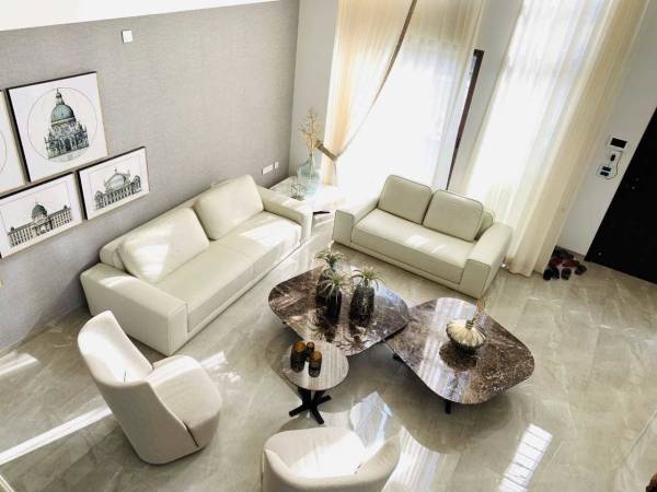  vaarivana Living Area