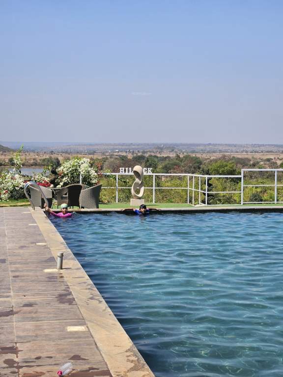  hillock Swimming Pool
