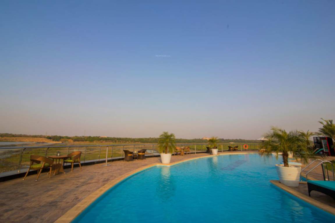  edgewater Swimming Pool