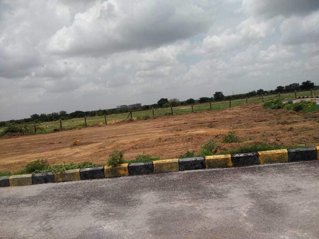  gayathri enclave vl Plot