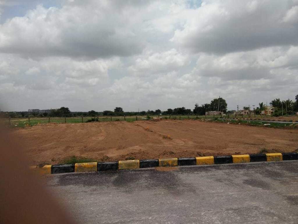  gayathri enclave vl Plot