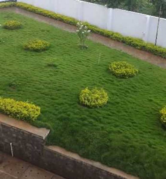  royale-splendour Landscaped Gardens