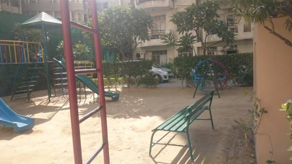  maple-crescent Children's play area